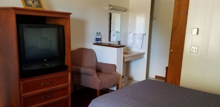 Beekers Grub and Lodging (Corner Cafe & Motel ) - Web Listing